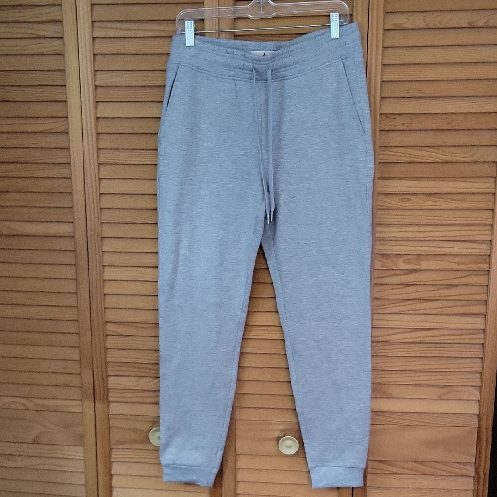 Amazon Essentials Women’s NWT Heathered Gray Athleisure Jogger Pants Size M